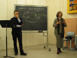 La conférence de Robin Schmidt a été traduite en direct par Danuta Perennès